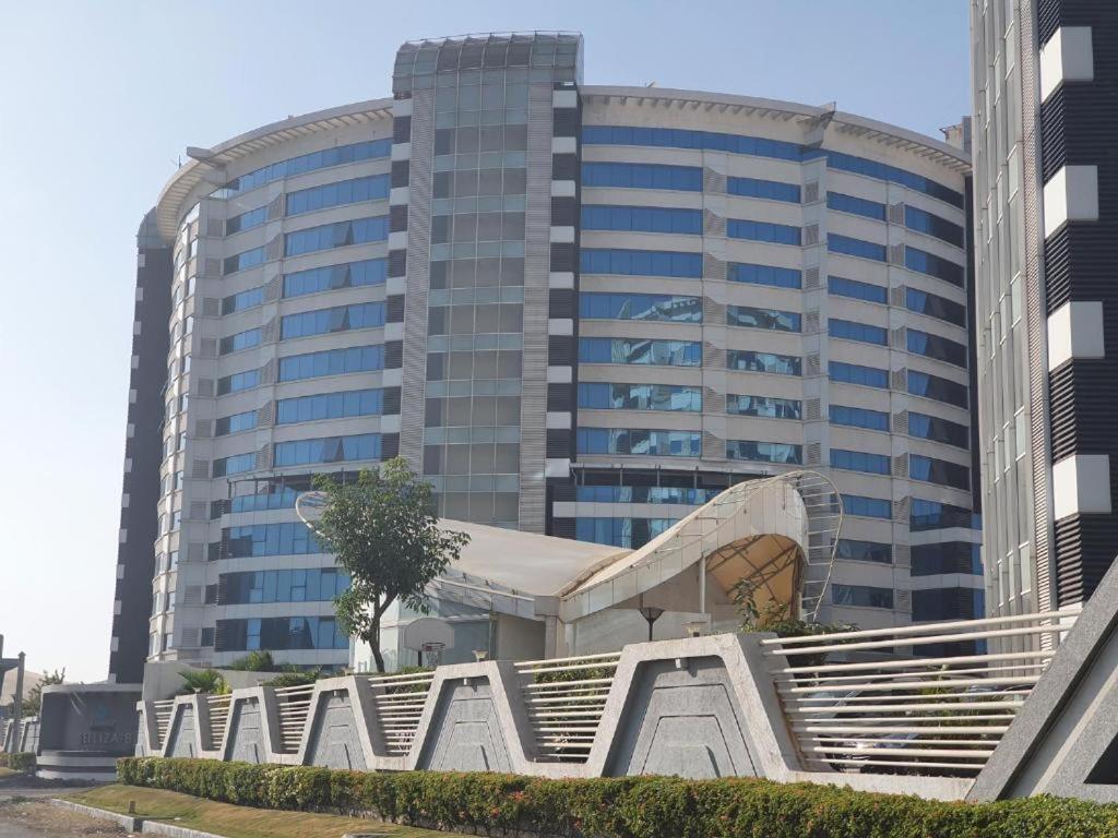 Homestays At Rajhans Belliza Near Airport Surat Esterno foto