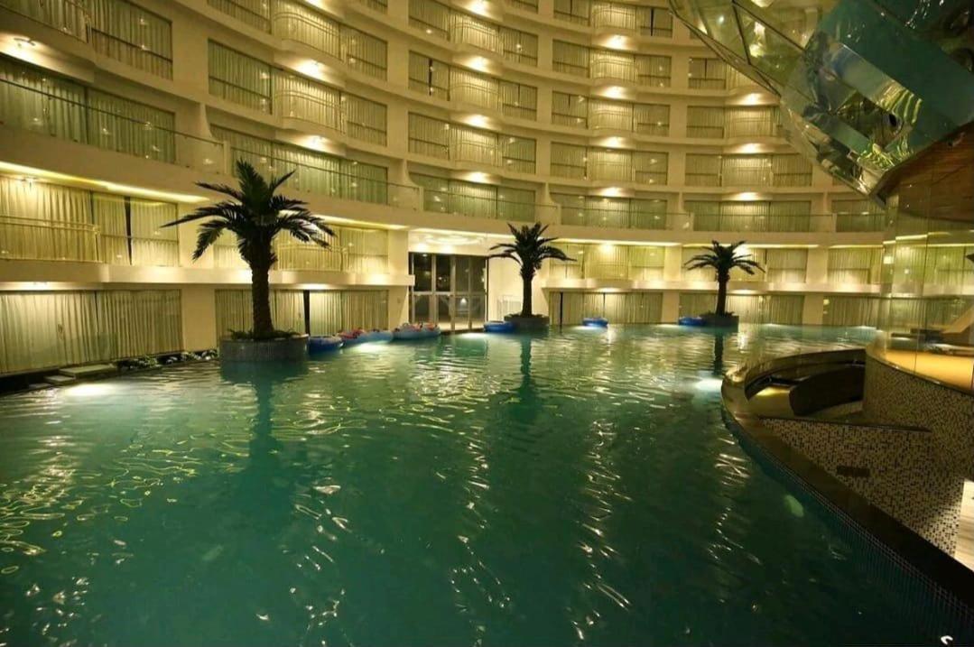 Homestays At Rajhans Belliza Near Airport Surat Esterno foto