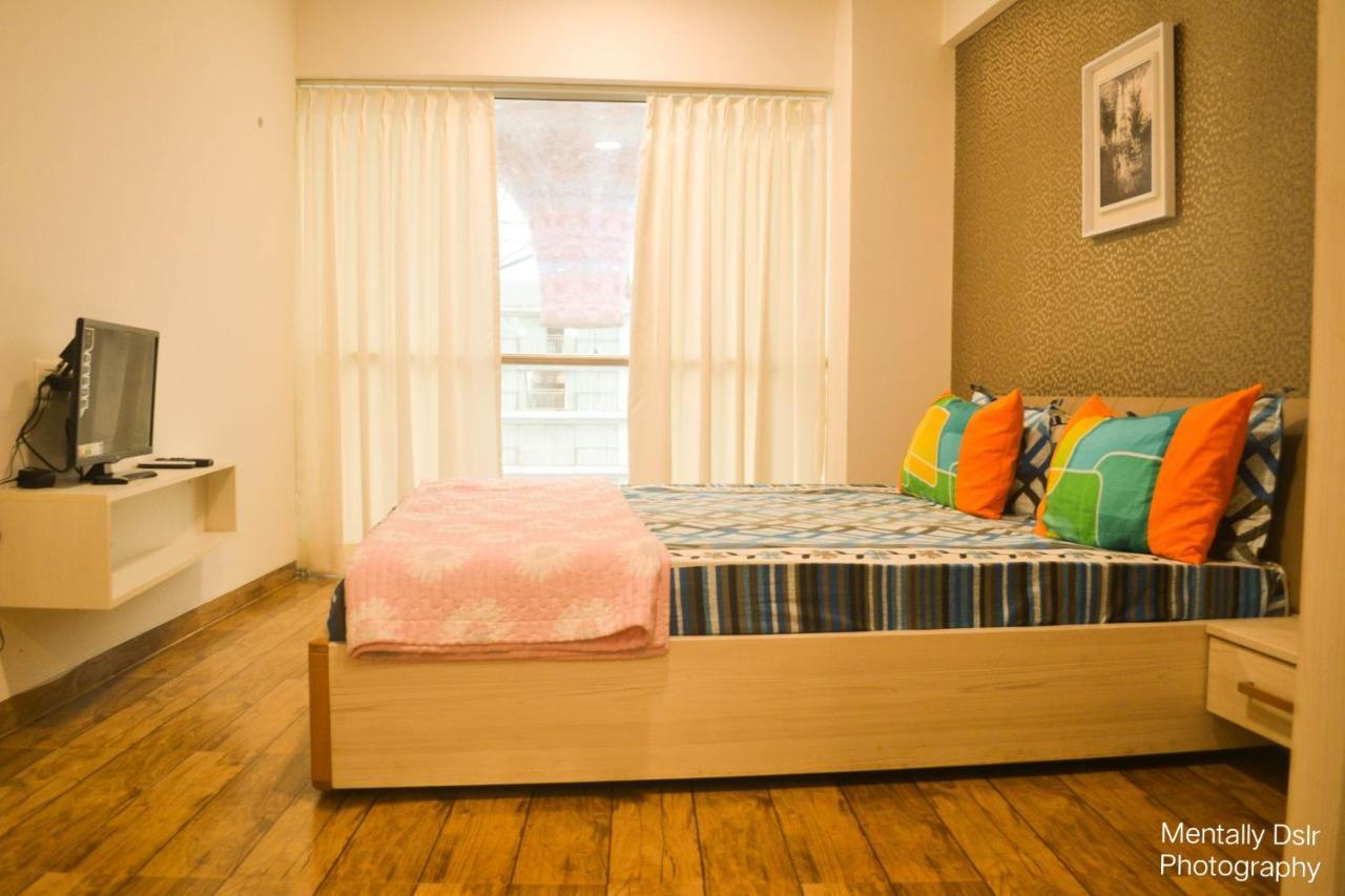 Homestays At Rajhans Belliza Near Airport Surat Esterno foto