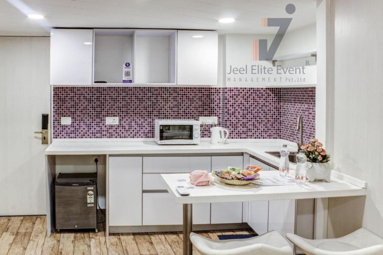 Homestays At Rajhans Belliza Near Airport Surat Esterno foto