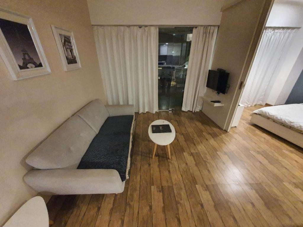 Homestays At Rajhans Belliza Near Airport Surat Esterno foto