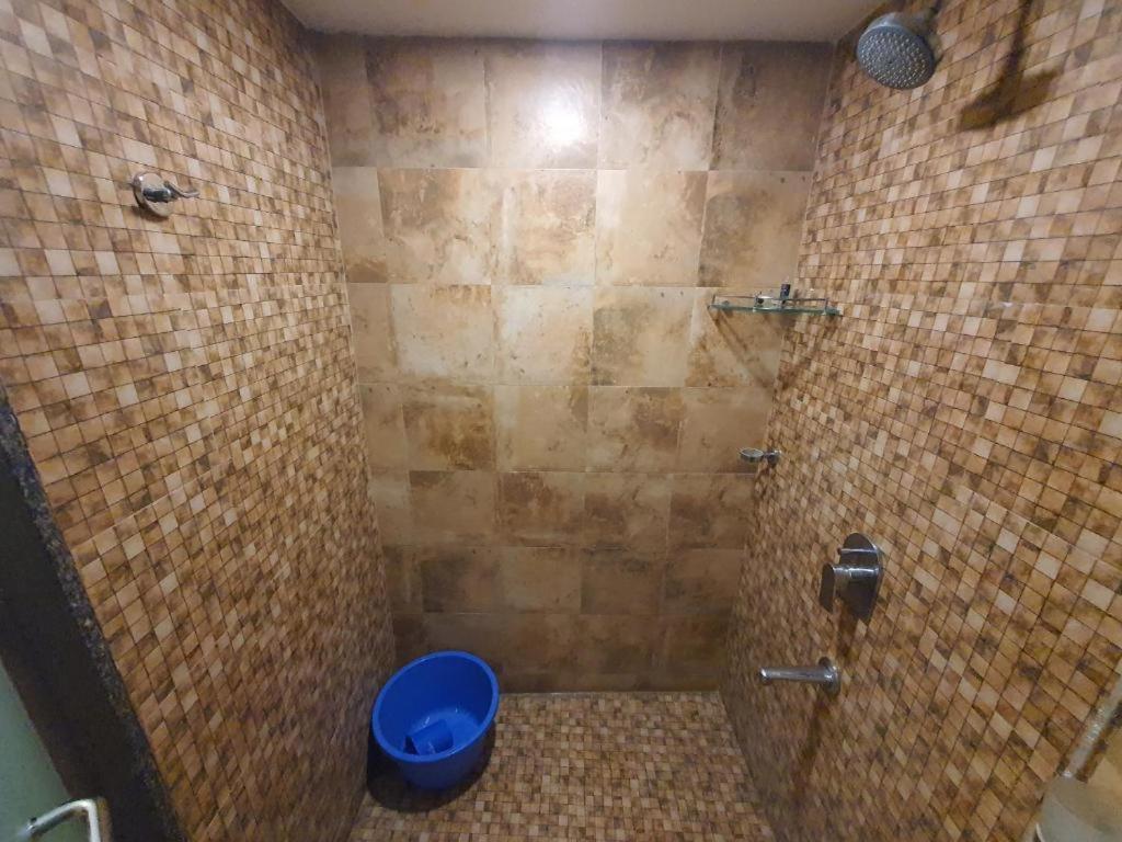 Homestays At Rajhans Belliza Near Airport Surat Esterno foto