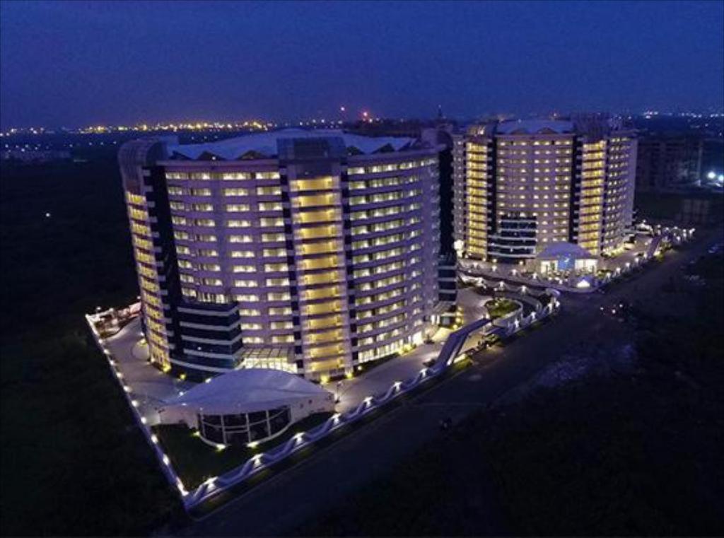 Homestays At Rajhans Belliza Near Airport Surat Esterno foto